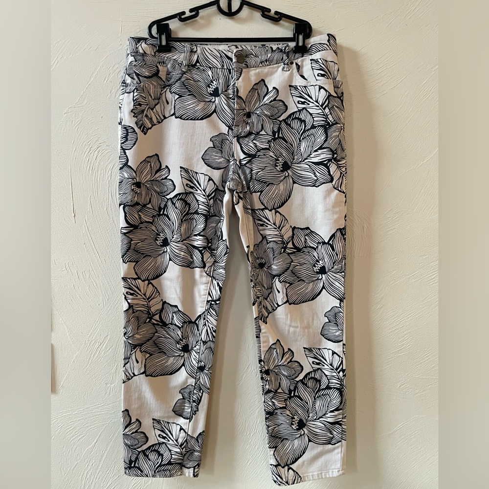 Chico's so slimming pants size 1.5 ankle